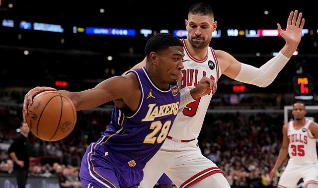 乐鱼体育app-找回手感拿下了高分！锋线大将的回暖对于湖人来说真是太关键了？